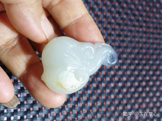 和田玉籽料原石有便宜的吗?
